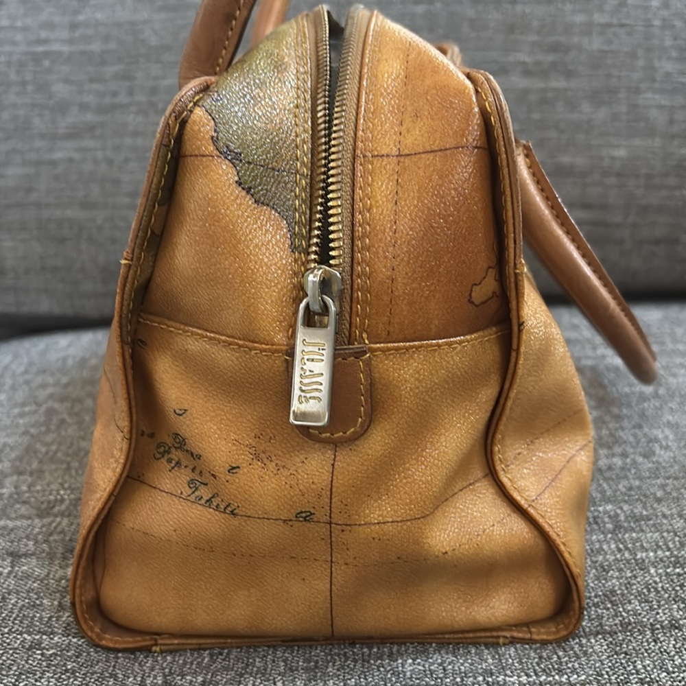 1’ Classe Alviero martini bag in good condition - Picture 4 of 9
